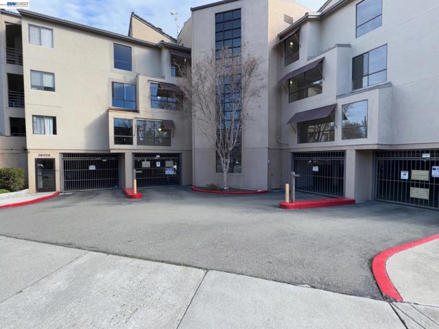 39206 Guardino Dr, Fremont CA: https://media.crmls.org/mediaz/82eaf278-c966-4f18-aec4-12708519152b.jpg