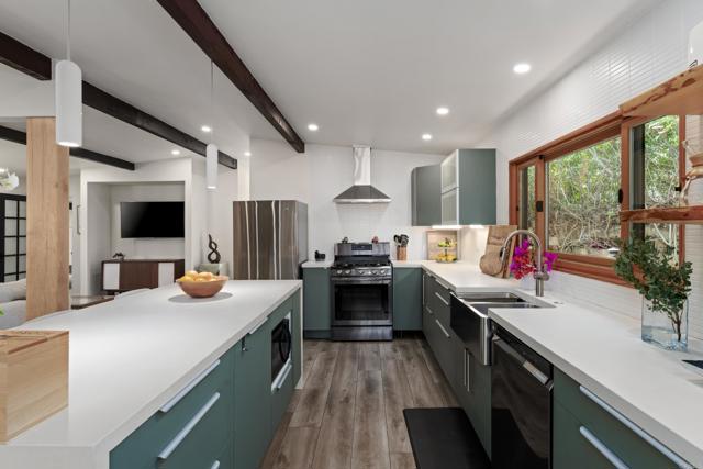 Detail Gallery Image 5 of 42 For 1011 13 Neptune Ave, Encinitas,  CA 92024 - 3 Beds | 3/1 Baths