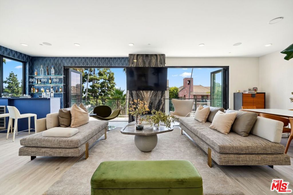137 N Doheny Drive #3