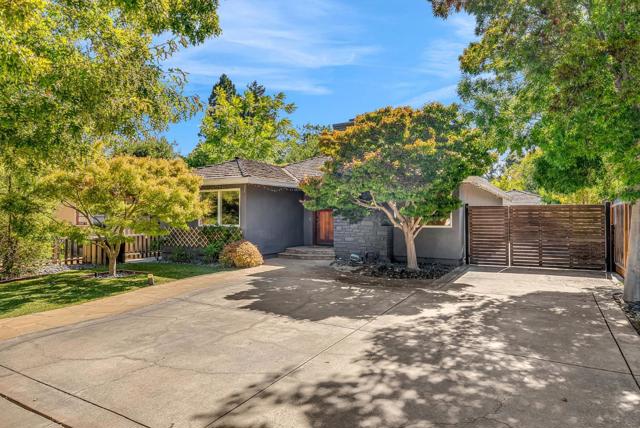 1024 Berkeley Avenue, Menlo Park CA: https://media.crmls.org/mediaz/82eb144d-6e8d-4aca-a0bd-3f8bae190130.jpg