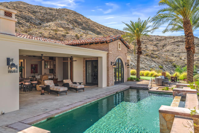 31 Hillcrest Drive, Rancho Mirage CA: https://media.crmls.org/mediaz/82eb3072-e557-474b-a3ac-37ccdfff911c.jpg
