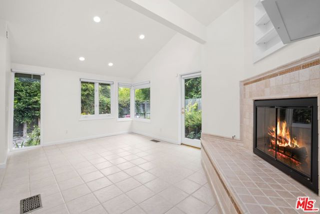 30604 Sicomoro Drive, Malibu CA: https://media.crmls.org/mediaz/82eb3345-e3c1-420e-9e30-cbd9668a53f5.jpg