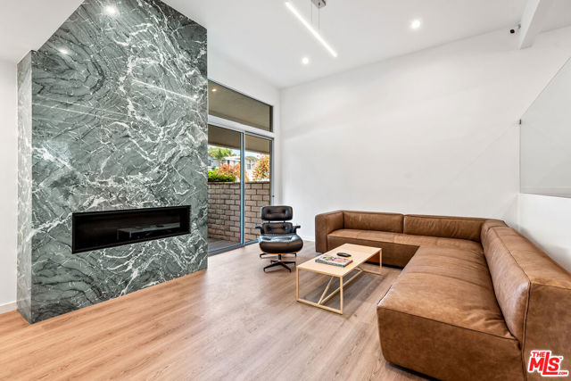 4801 La Villa Marina, Marina del Rey CA: https://media.crmls.org/mediaz/82eb4524-9941-41ec-8f06-19f39e8b0484.jpg