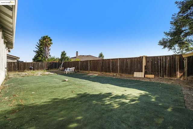 3238 Panda Ct, Antioch CA: https://media.crmls.org/mediaz/82ebb9d8-f6f6-4709-93fa-859477746e28.jpg