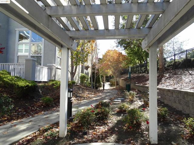 1150 Summer Ln, Richmond CA: https://media.crmls.org/mediaz/82ecc971-f0a8-46d3-b9bc-b45ba4be7351.jpg