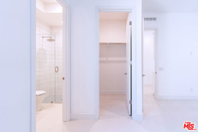 75601 Montage, Palm Desert CA: https://media.crmls.org/mediaz/82ed5e38-11b6-4cef-b2fc-2044e129bac0.jpg