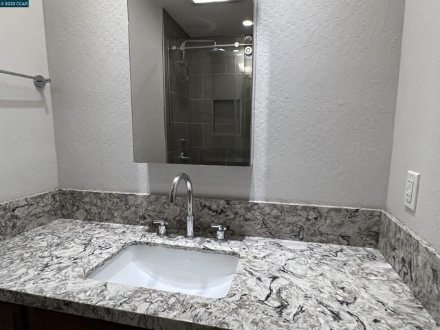 2562 Walnut Blvd, Walnut Creek CA: https://media.crmls.org/mediaz/82ed705d-4584-46ec-b596-7bb908362722.jpg