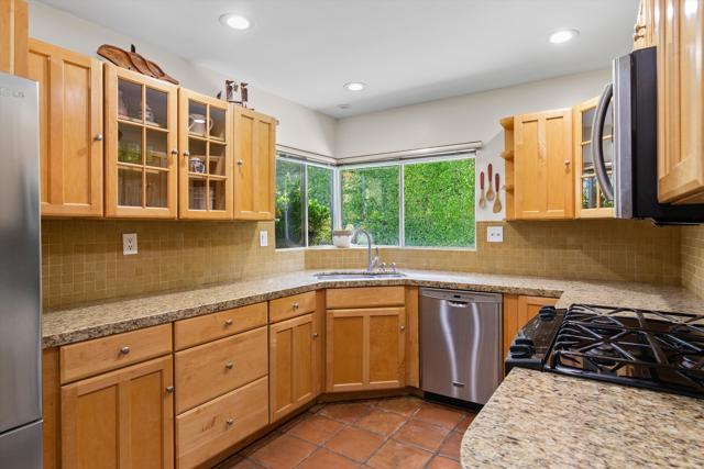 1387 E Verbena Drive, Palm Springs CA: https://media.crmls.org/mediaz/82edb815-a58b-4790-8e52-86f6f68506b8.jpg