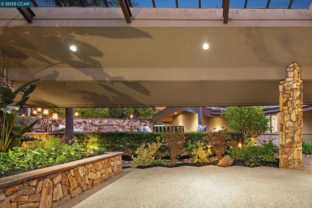 21 Deer Oaks Ct, Pleasanton CA: https://media.crmls.org/mediaz/82edd9f3-40bf-4417-a379-cc5118c055fe.jpg