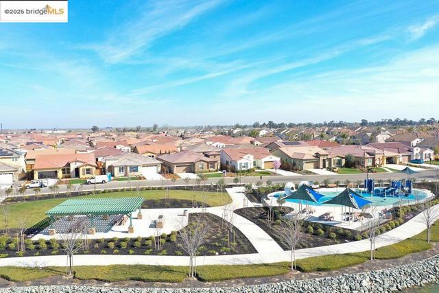 8065 Westport Circle, Discovery Bay CA: https://media.crmls.org/mediaz/82ee5966-8ab7-4e77-9ee7-587e6890d287.jpg