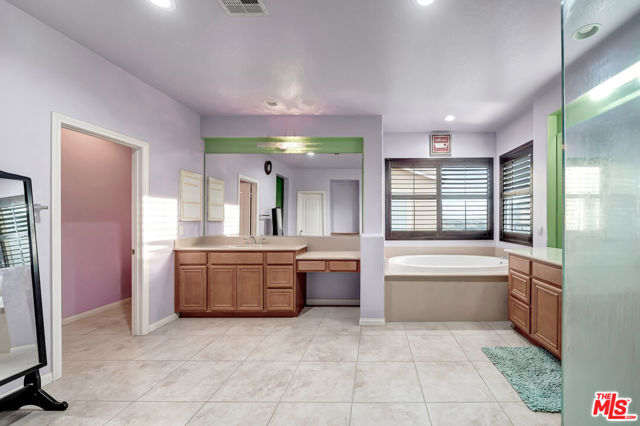 15624 Derrico Lane, Canyon Country CA: https://media.crmls.org/mediaz/82eec1ee-8a32-4678-b200-8cf99062572e.jpg