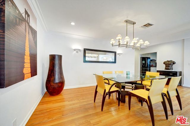660 S Gretna Green Way, Los Angeles CA: https://media.crmls.org/mediaz/82efbebd-265f-4973-ba4e-0446629e4758.jpg