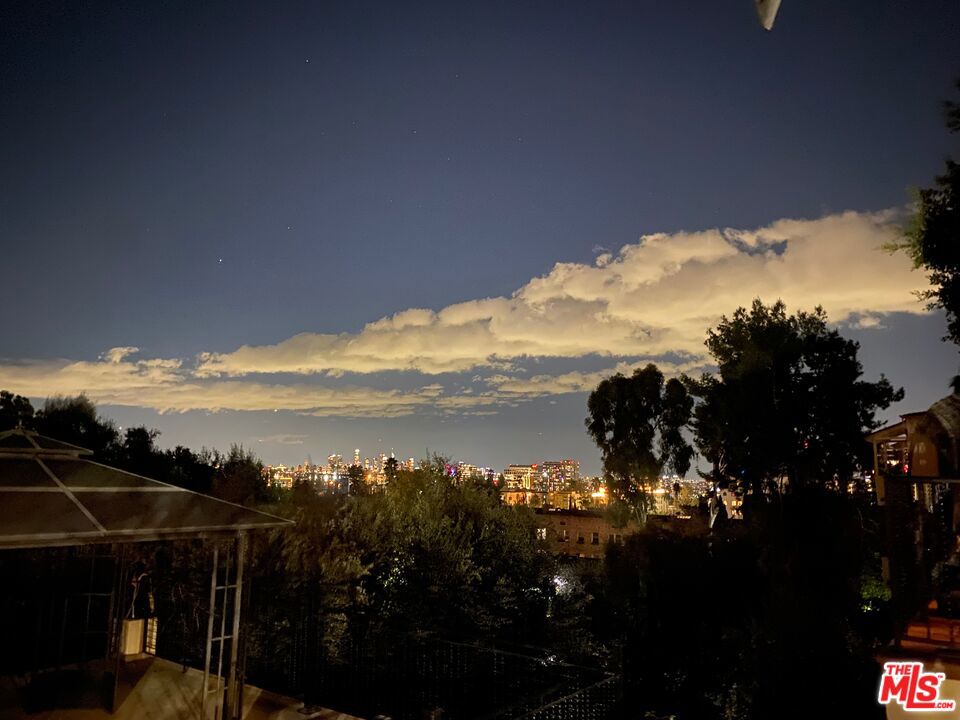 https://media.crmls.org/mediaz/82f02790-41a9-455d-884b-cfe83ff95e8b.jpg?preset=X-Large