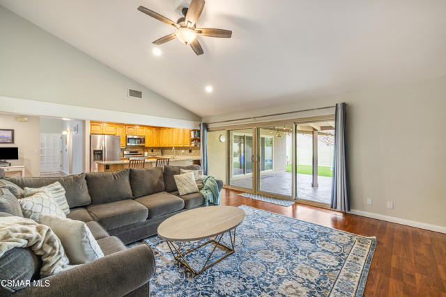 2345 Cragmont Court, Simi Valley CA: https://media.crmls.org/mediaz/82f0bfbf-7d37-4248-b8be-40f53503b576.jpg