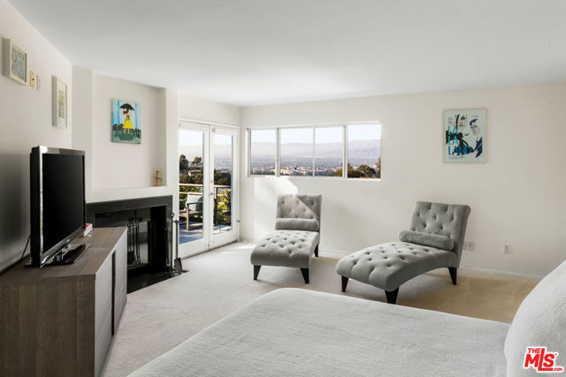 7265 Caverna Drive, Los Angeles CA: https://media.crmls.org/mediaz/82f10cfa-0557-4ff8-be20-425563d737ac.jpg