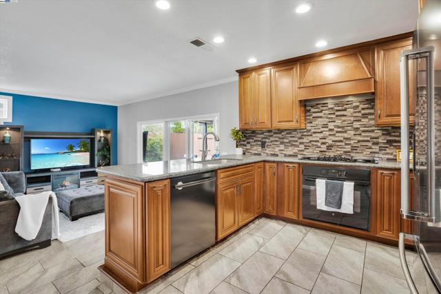 7347 Ione Ct, Dublin CA: https://media.crmls.org/mediaz/82f14efe-9f24-4840-8b44-0bf95cbfeee5.jpg