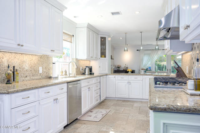 26007 Philrich Circle, Calabasas CA: https://media.crmls.org/mediaz/82f1cbdc-5004-4539-859c-3ed233ceb4bc.jpg
