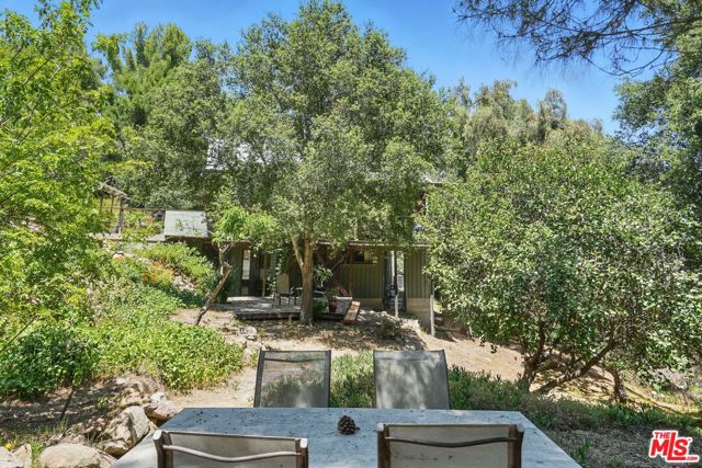 1527 Bainum Drive, Topanga CA: https://media.crmls.org/mediaz/82f1e304-efc5-4191-a72a-b6df19adc1f7.jpg