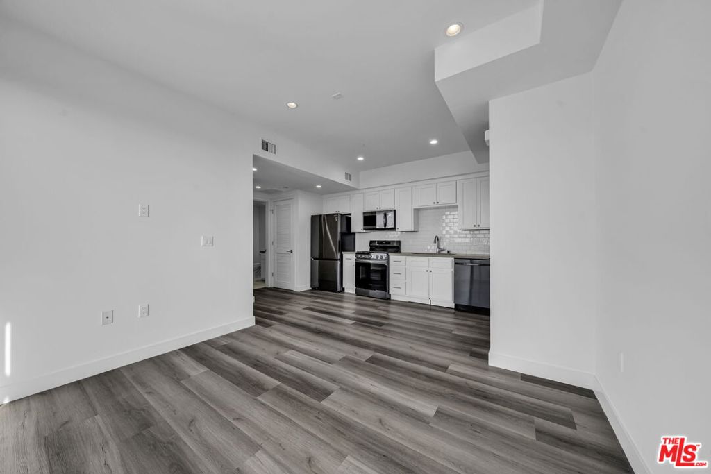 667 N Wilton Place #504