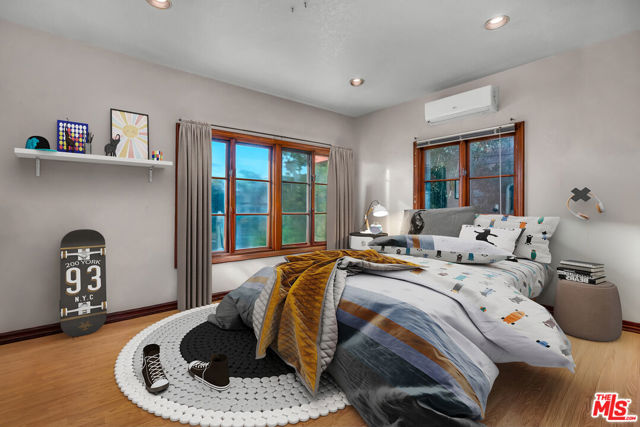 6024 Woodland View Drive, Woodland Hills CA: https://media.crmls.org/mediaz/82f226ac-bc35-400a-bec3-97d18ef2f155.jpg