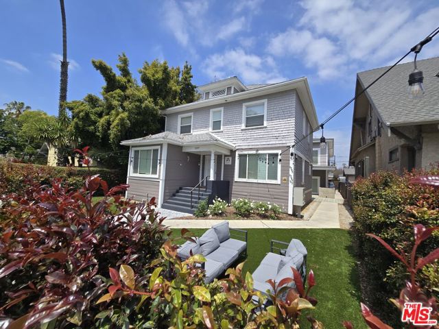 1207 W 37th Place, Los Angeles CA: https://media.crmls.org/mediaz/82f24065-d680-4ebc-819e-ab5c850114d8.jpg