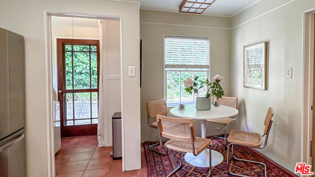 752 Country Club Drive, Burbank CA: https://media.crmls.org/mediaz/82f29b8b-0bb7-4b6b-aa7b-3da44d1ccac9.jpg