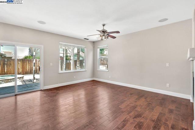 2315 Sabrina Way, Tracy CA: https://media.crmls.org/mediaz/82f4943e-52f1-4247-b1b4-c42d7cf6b36f.jpg