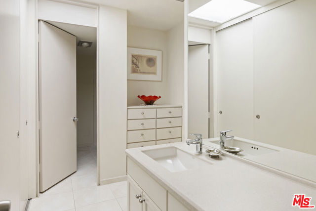 6 Cody Court, Rancho Mirage CA: https://media.crmls.org/mediaz/82f511cd-6a0d-4a16-8c35-f4311a033e8b.jpg