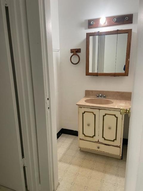 783 31st Avenue, San Francisco CA: https://media.crmls.org/mediaz/82f58298-fdc3-421a-a7fb-31e1008776bd.jpg