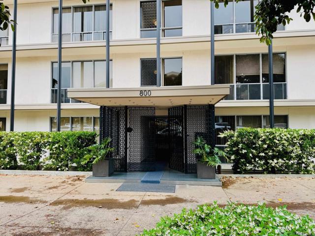 800 Prospect St, La Jolla CA: https://media.crmls.org/mediaz/82f5dfdb-a7e0-445b-ab9a-ae00a7fe3e1f.jpg