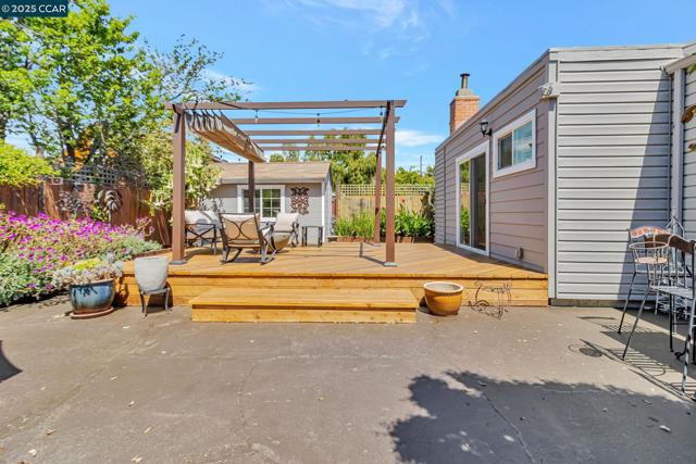 5411 Garvin Ave, Richmond CA: https://media.crmls.org/mediaz/82f718bd-c596-4ff5-975e-9fe4295e3591.jpg