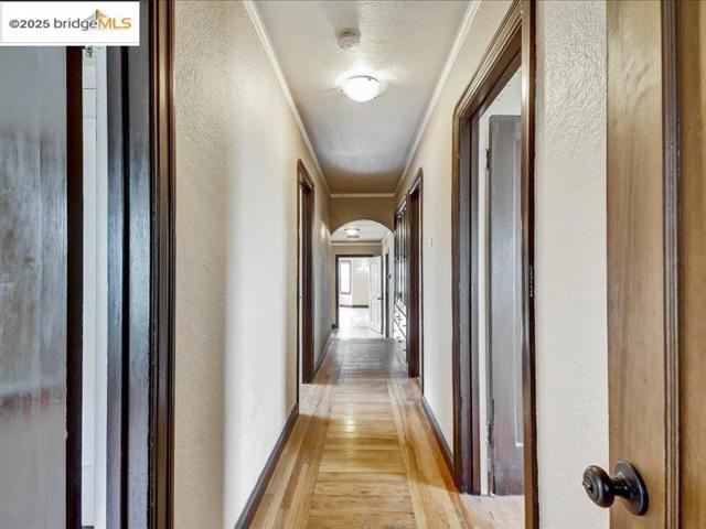 4211 Market St, Oakland CA: https://media.crmls.org/mediaz/82f75e5d-4c00-4fc6-a6f5-825d53392533.jpg