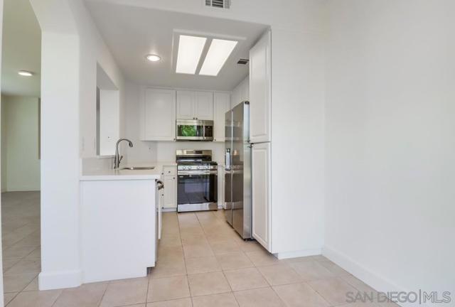 1765 Via Capri, Chula Vista CA: https://media.crmls.org/mediaz/82f76438-b3bc-4448-904c-1908d2b2a179.jpg