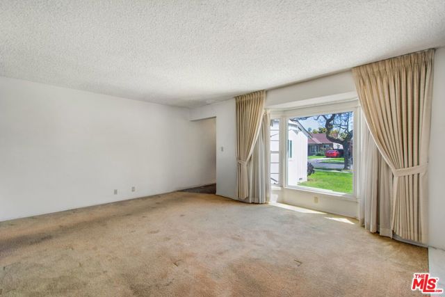 3825 Edgehill Drive, Los Angeles CA: https://media.crmls.org/mediaz/82f8aded-f6df-4c62-947e-e1054b8ddc4d.jpg