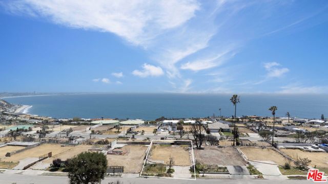 18428 Clifftop Way, Malibu CA: https://media.crmls.org/mediaz/82f97e97-9788-4058-8fa5-26727881089d.jpg
