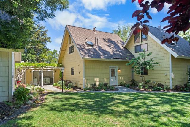 2518 W Middlefield Road, Mountain View CA: https://media.crmls.org/mediaz/82f9b4d0-f858-453a-a6f7-7c3a466b9334.jpg