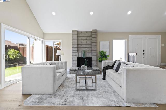 5139 Dryden Ct, Newark CA: https://media.crmls.org/mediaz/82fab65a-7598-4b37-b09a-3be8c7871b8c.jpg
