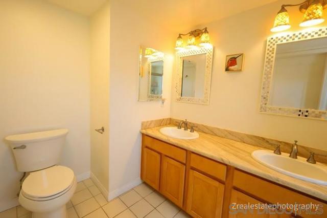 5764 San Vicente Blvd, Los Angeles, California 90019, 2 Bedrooms Bedrooms, ,2 BathroomsBathrooms,Condominium,For Sale,San Vicente Blvd,240019606SD