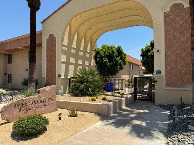 400 N Sunrise Way, Palm Springs CA: https://media.crmls.org/mediaz/82fb3df9-03e7-43e7-99b5-94c630e55fa2.jpg