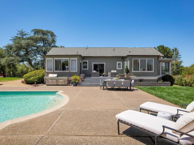 730 Mora Drive, Los Altos CA: https://media.crmls.org/mediaz/82fcba08-4fb9-421e-8dea-4379a3f590f2.jpg