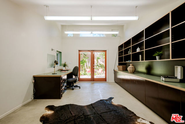 856 858 Coeur D Alene Avenue, Venice CA: https://media.crmls.org/mediaz/82fcd2d3-1c04-4dde-867b-dfb274d3afa4.jpg