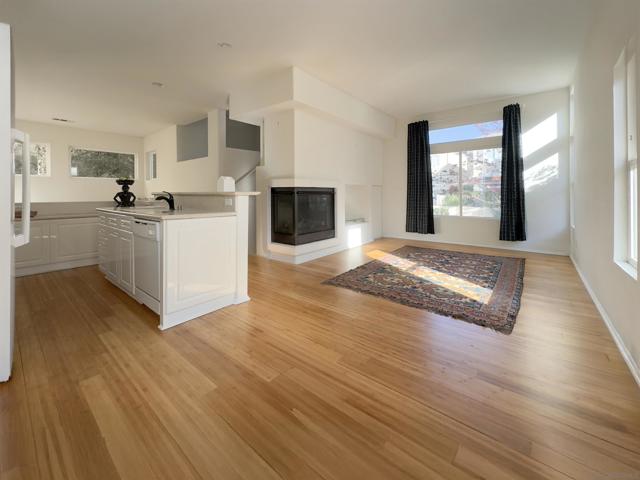 12654 Carmel Country Rd, San Diego CA: https://media.crmls.org/mediaz/82fcf170-6bf4-4613-a521-fee3209cc7f6.jpg