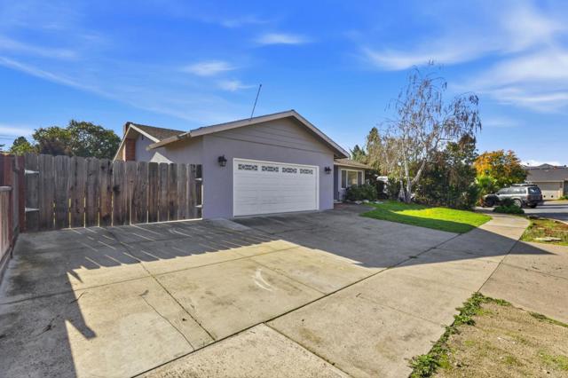796 Gary Street, Gilroy CA: https://media.crmls.org/mediaz/82fd45a9-3fd4-4920-9768-9a6704949157.jpg