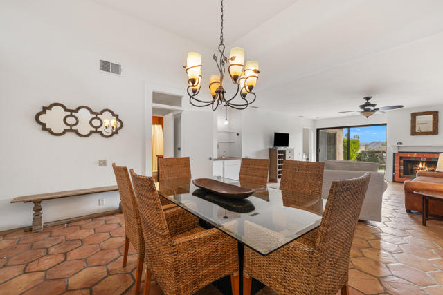 48980 Wildwood Lane, Palm Desert CA: https://media.crmls.org/mediaz/82fd4f68-b10f-4080-9d05-9d29d45fd2dd.jpg