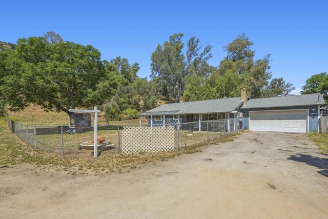 Detail Gallery Image 1 of 41 For 10684 Oak Creek, Lakeside,  CA 92040 - 3 Beds | 2 Baths