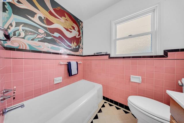 205 Julius St, San Leandro CA: https://media.crmls.org/mediaz/82fdeea8-eb26-46b3-819b-db99df254cb0.jpg