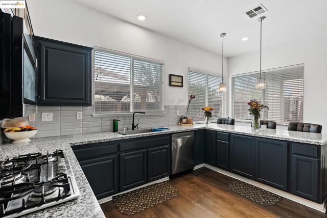 2105 Bedrock Way, Antioch CA: https://media.crmls.org/mediaz/82fe88ef-657a-4ee9-9934-0f59da3d87d1.jpg