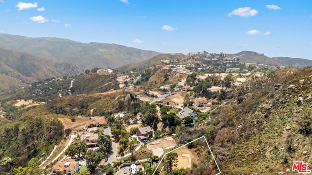 23442 W Copacabana Street, Malibu CA: https://media.crmls.org/mediaz/82ffc0bb-0870-46aa-9f2e-9ea37dd7a51d.jpg