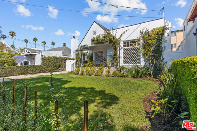 1225 California Avenue, Santa Monica CA: https://media.crmls.org/mediaz/82ffdcd0-176d-45e2-a9ec-8b9562a38e79.jpg