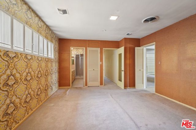 3684 Willowcrest Avenue, Studio City CA: https://media.crmls.org/mediaz/83001ab9-e391-463b-965a-bafad4fd2877.jpg